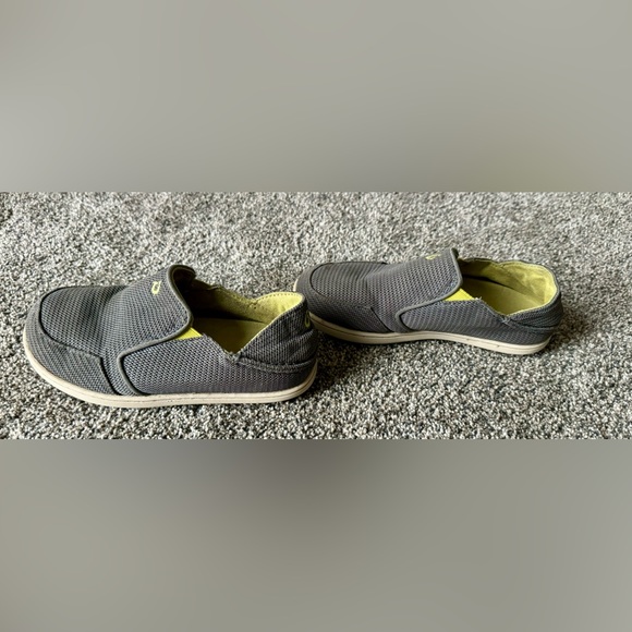 Boys Youth OluKai Slip On Size 1 Grey with Green Accent - Great Brand - - Picture 5 of 9